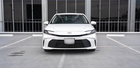 Toyota Camry Hybrid 2026