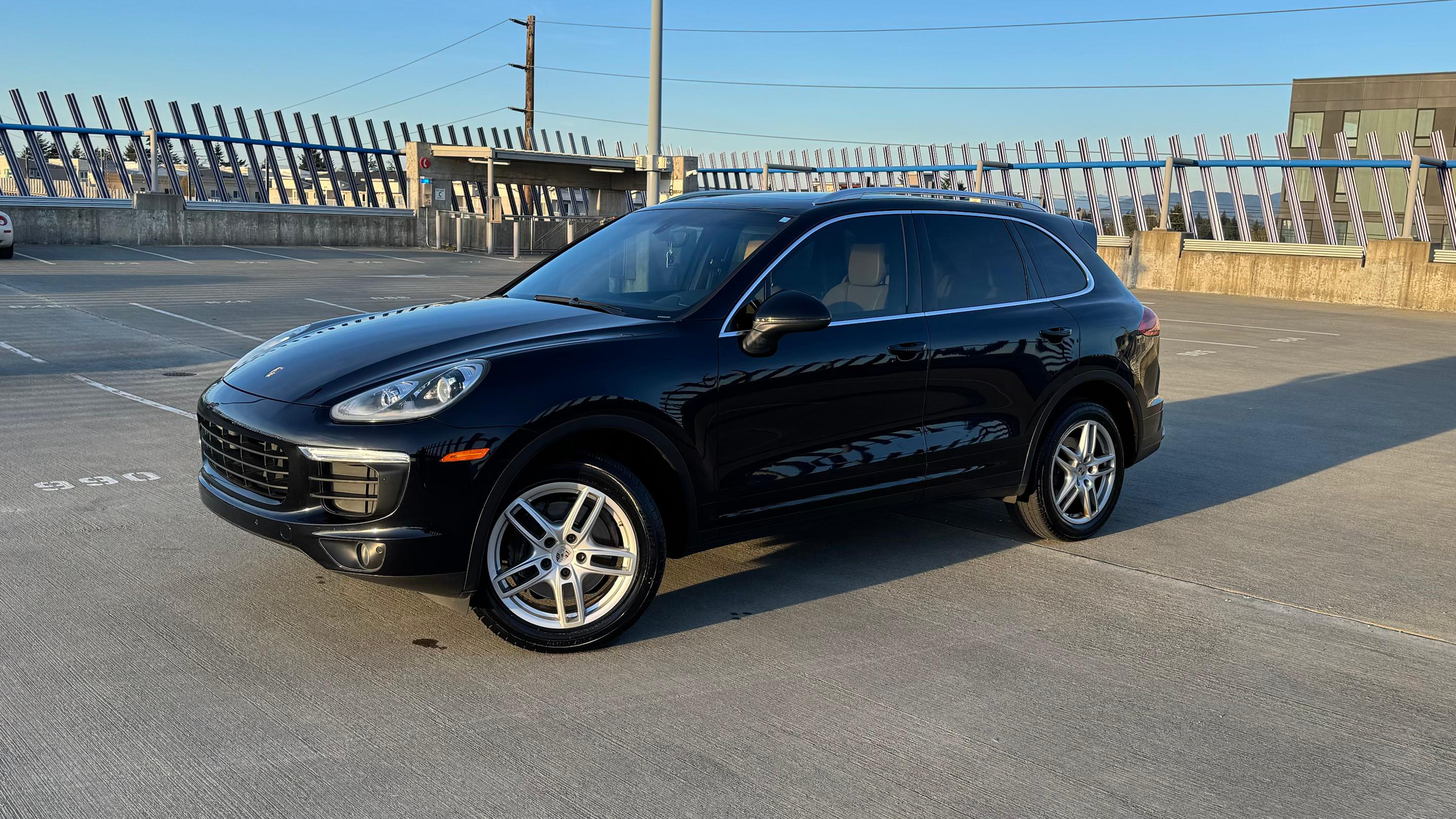 Porsche Cayenne 2016 in SeaTac, WA
