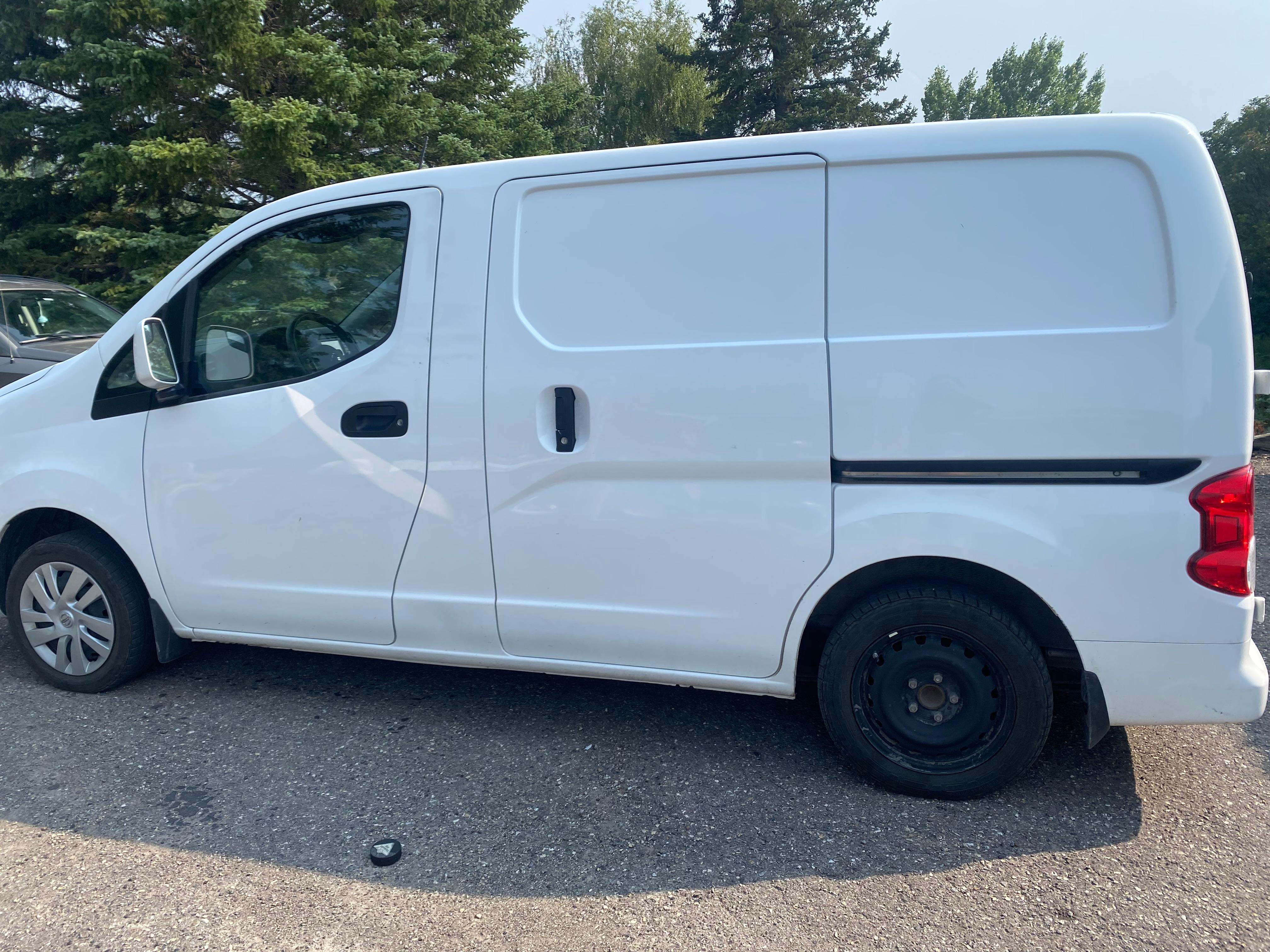 Nissan NV200 Cargo 2017 à Calgary, AB