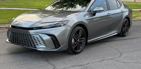 Toyota Camry Hybrid 2026