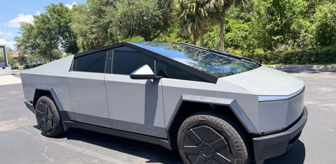 Tesla Cybertruck 2025