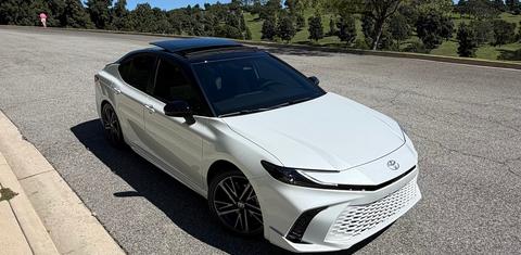 Toyota Camry Hybrid 2026