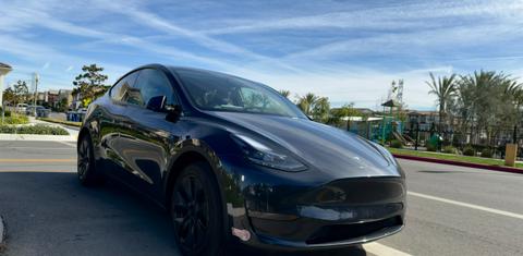 Tesla Model Y 2024