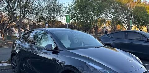 Tesla Model Y 2024