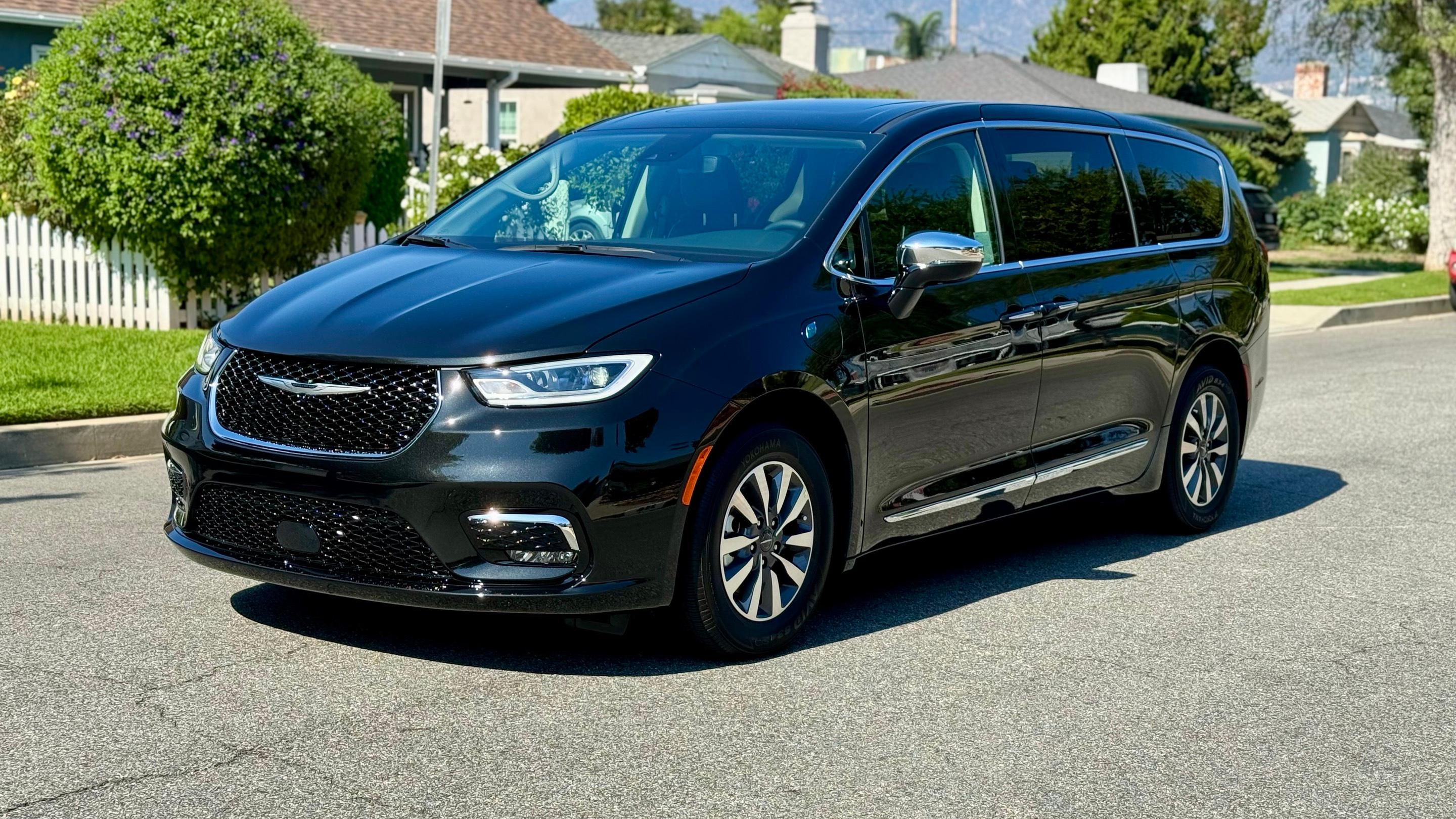 Chrysler Pacifica 2023 in Los Angeles, CA