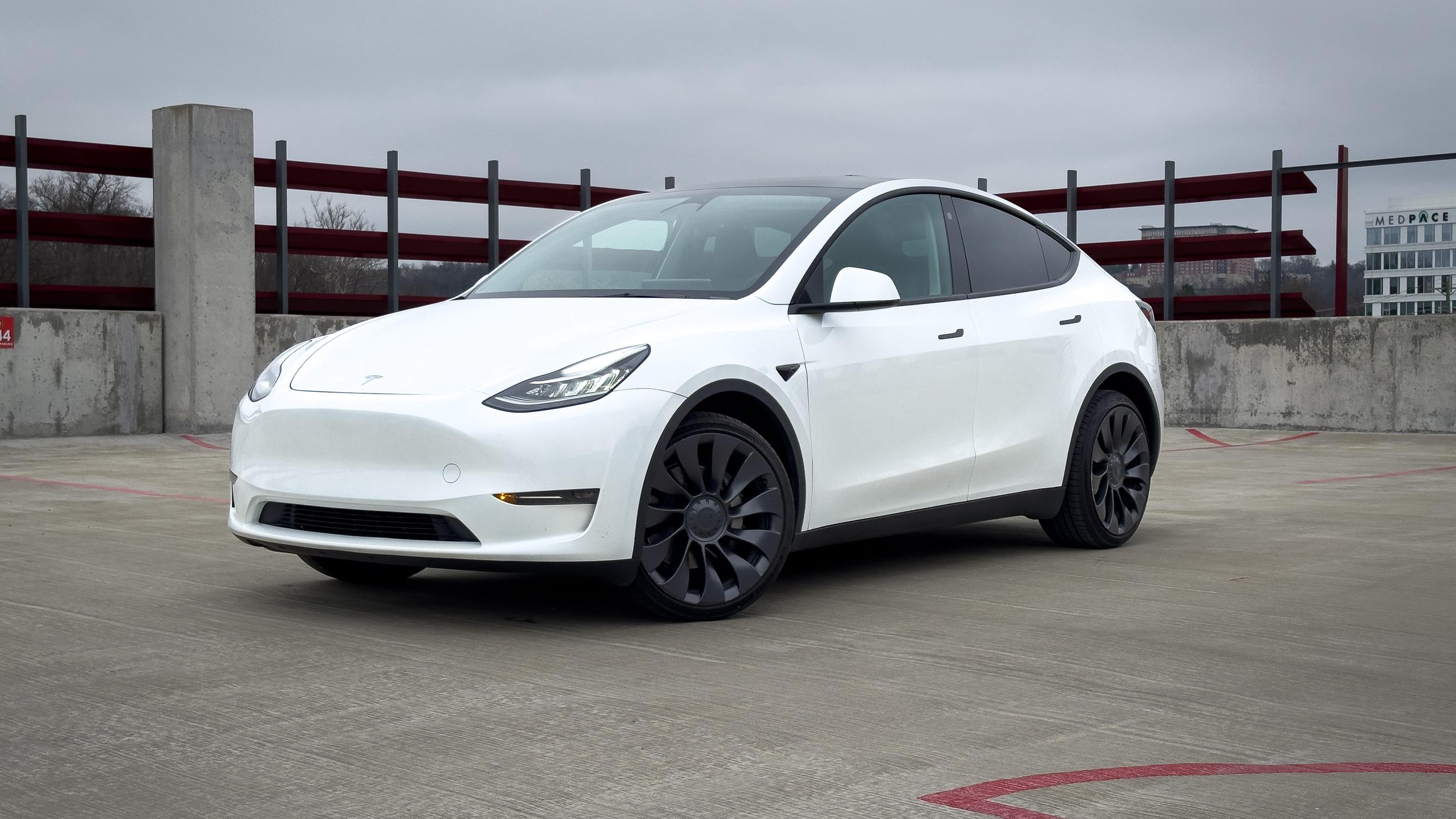 Tesla Model Y 2023 in Hebron, KY