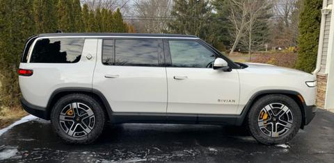 Rivian R1S 2022
