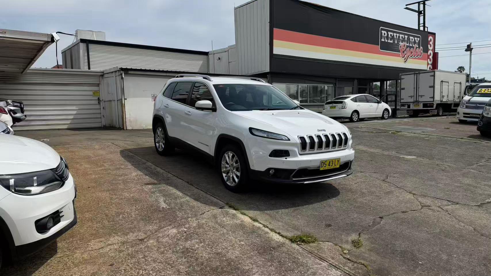 Jeep CHEROKEE 2015 in Burwood