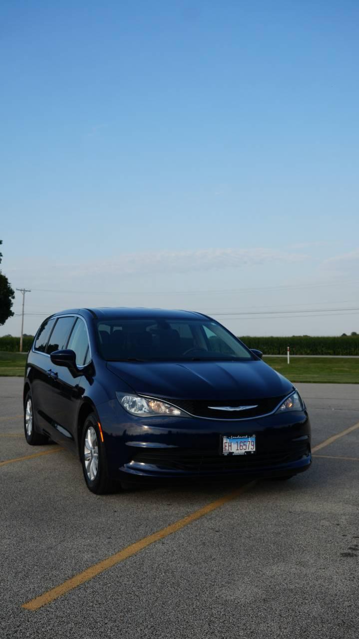 Chrysler Pacifica 2017 in Springfield, IL