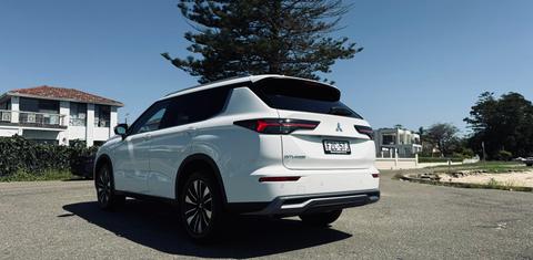 Mitsubishi OUTLANDER 2025