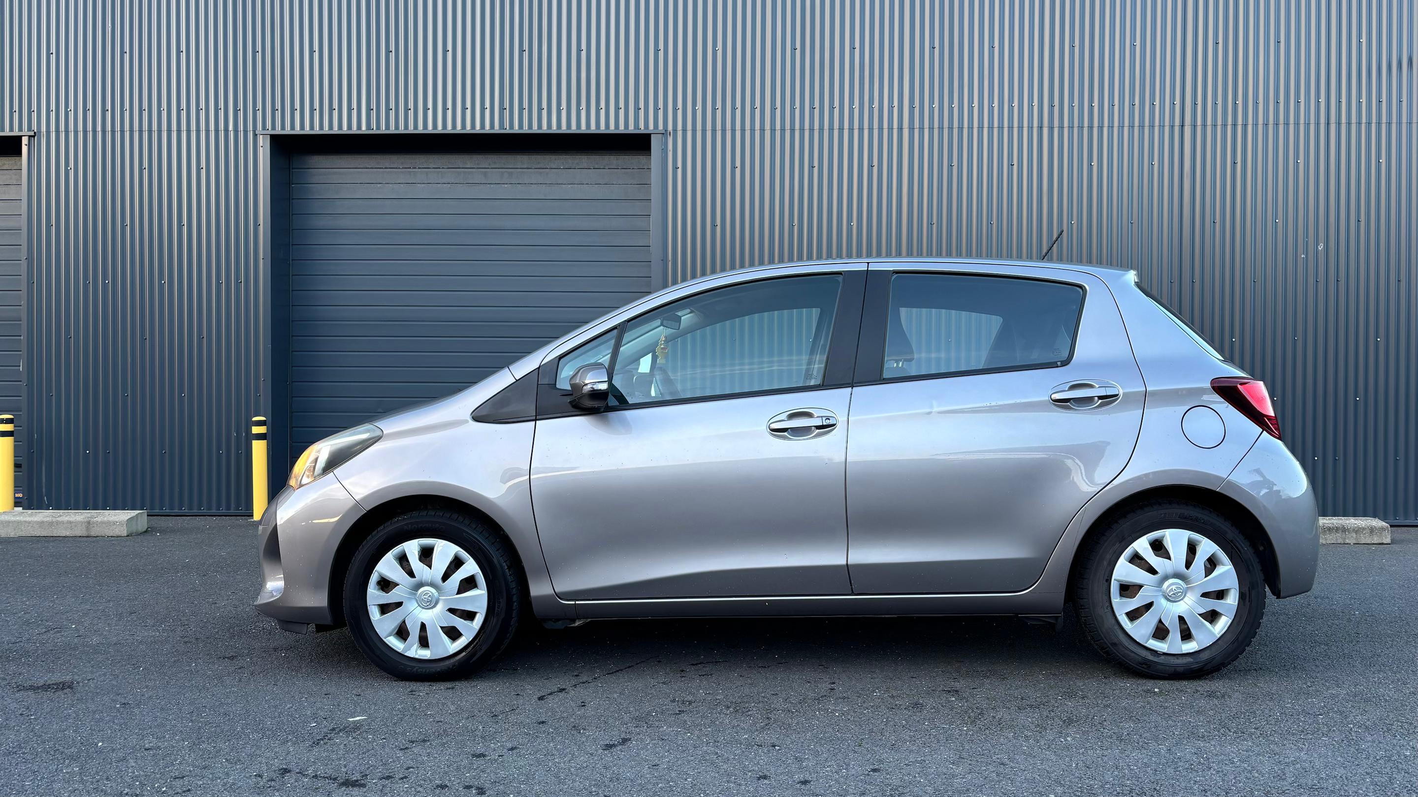 Toyota YARIS 2015 à Angers
