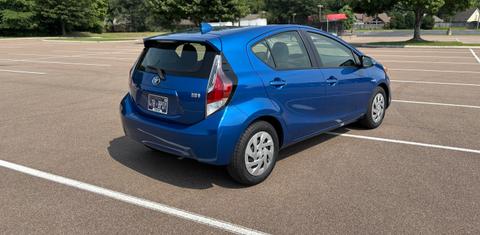Toyota Prius c 2016