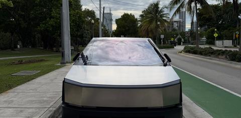 Tesla Cybertruck 2026