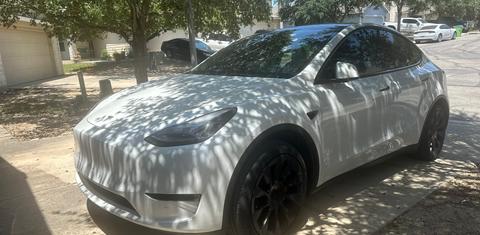 Tesla Model Y 2024