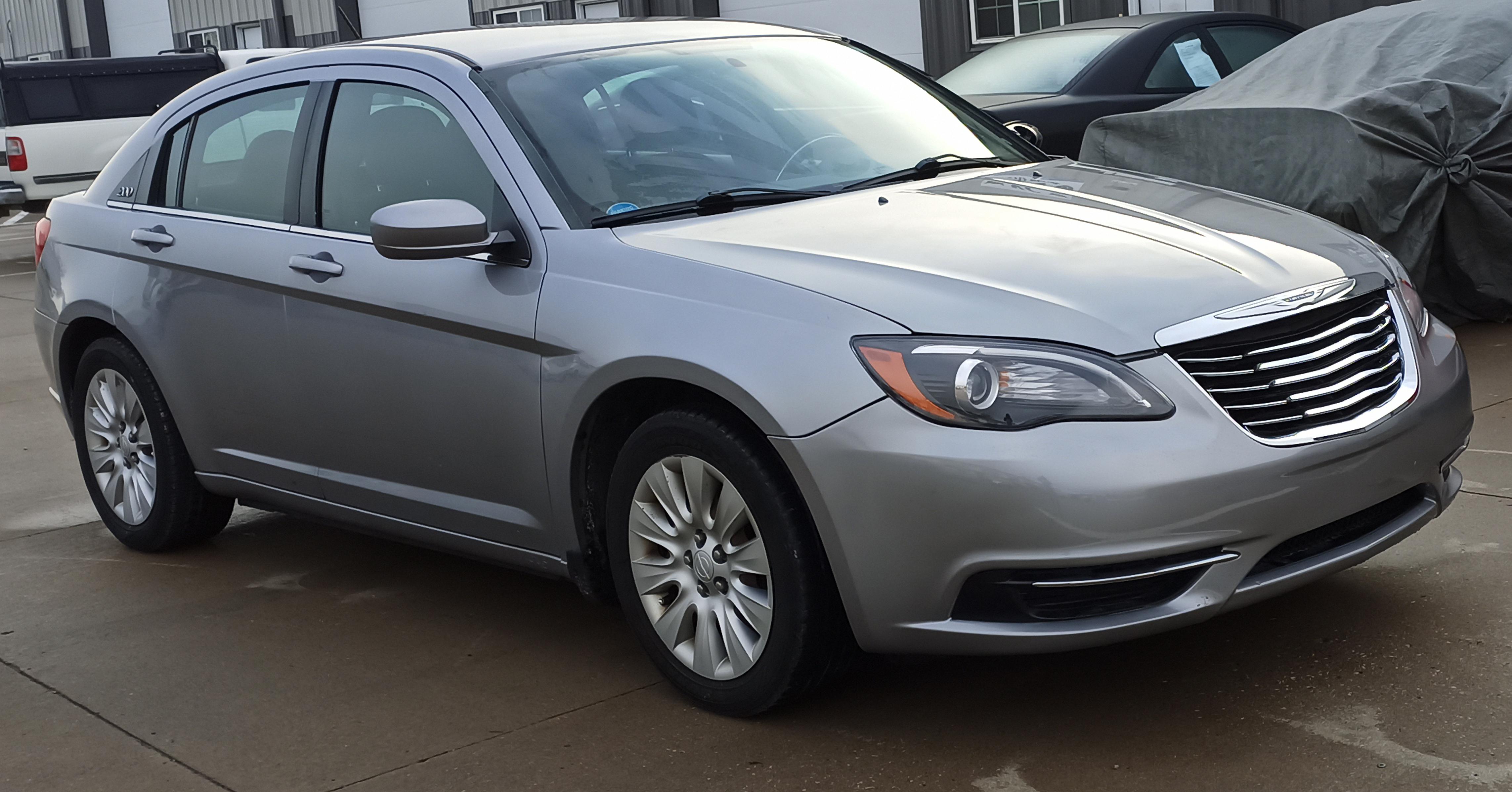 Chrysler 200 2013 in Iowa City, IA