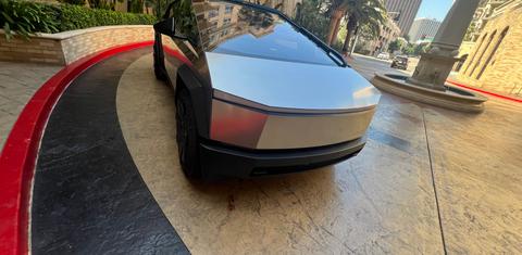 Tesla Cybertruck 2026