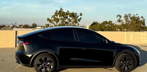 Tesla Model Y 2025