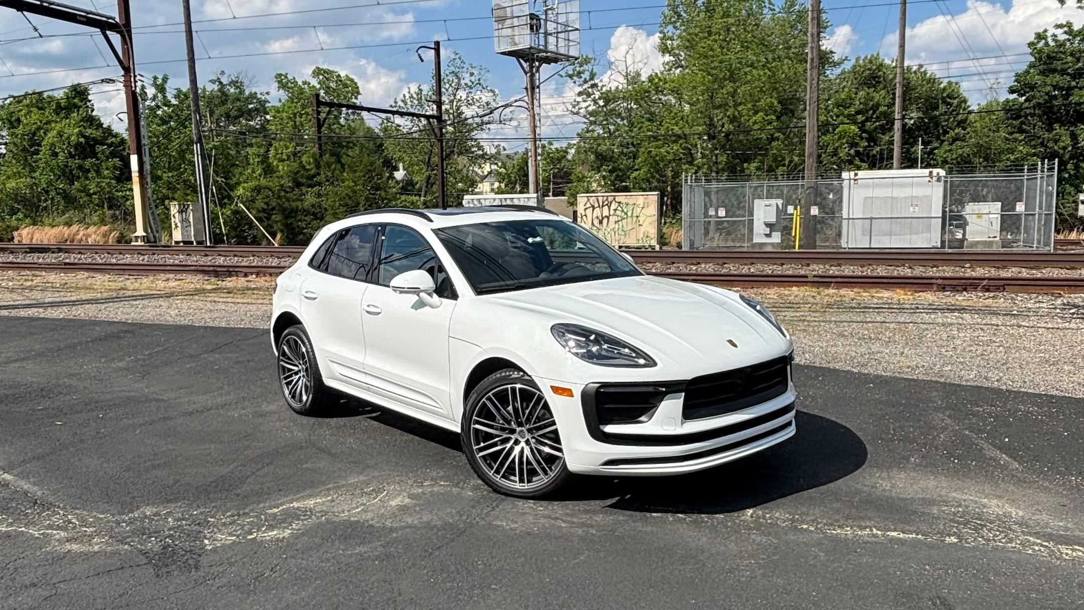 Porsche Macan 2024 in Glenside, PA
