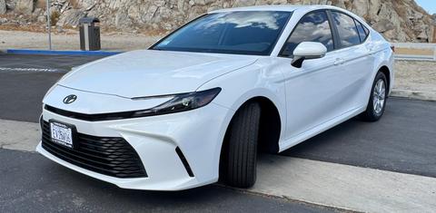 Toyota Camry Hybrid 2026