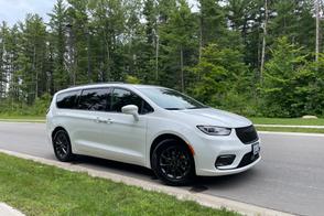 Chrysler Pacifica car