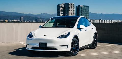 Tesla Model Y 2024