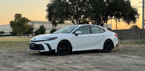 Toyota Camry Hybrid 2025