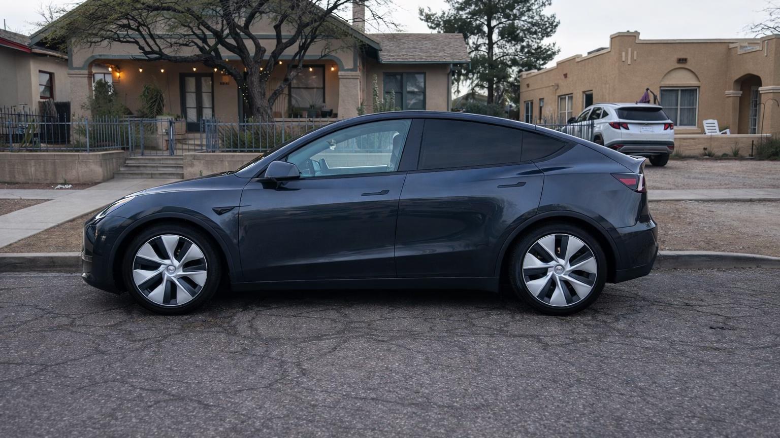Tesla Model Y 2024 in Tucson, AZ
