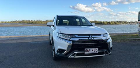 Mitsubishi OUTLANDER 2020