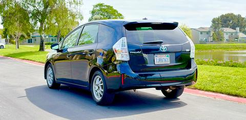 Toyota Prius v 2014