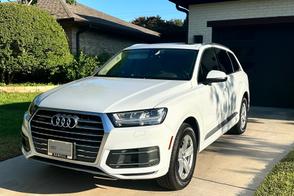 Audi Q7 car