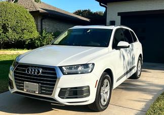 Audi Q7 car