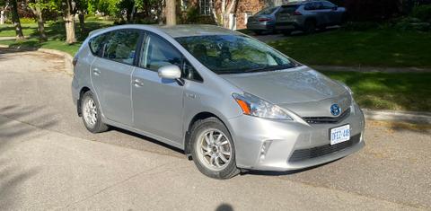 Toyota Prius v 2013