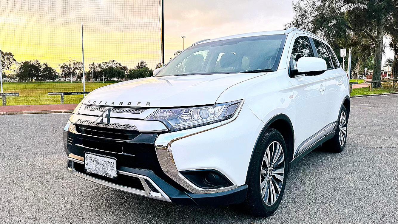 Mitsubishi OUTLANDER 2018 in Enfield