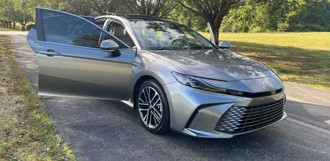 Toyota Camry Hybrid 2025
