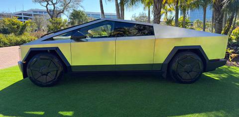 Tesla Cybertruck 2026