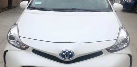 Toyota Prius v 2015