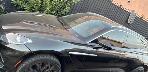 Aston Martin DBX 2021