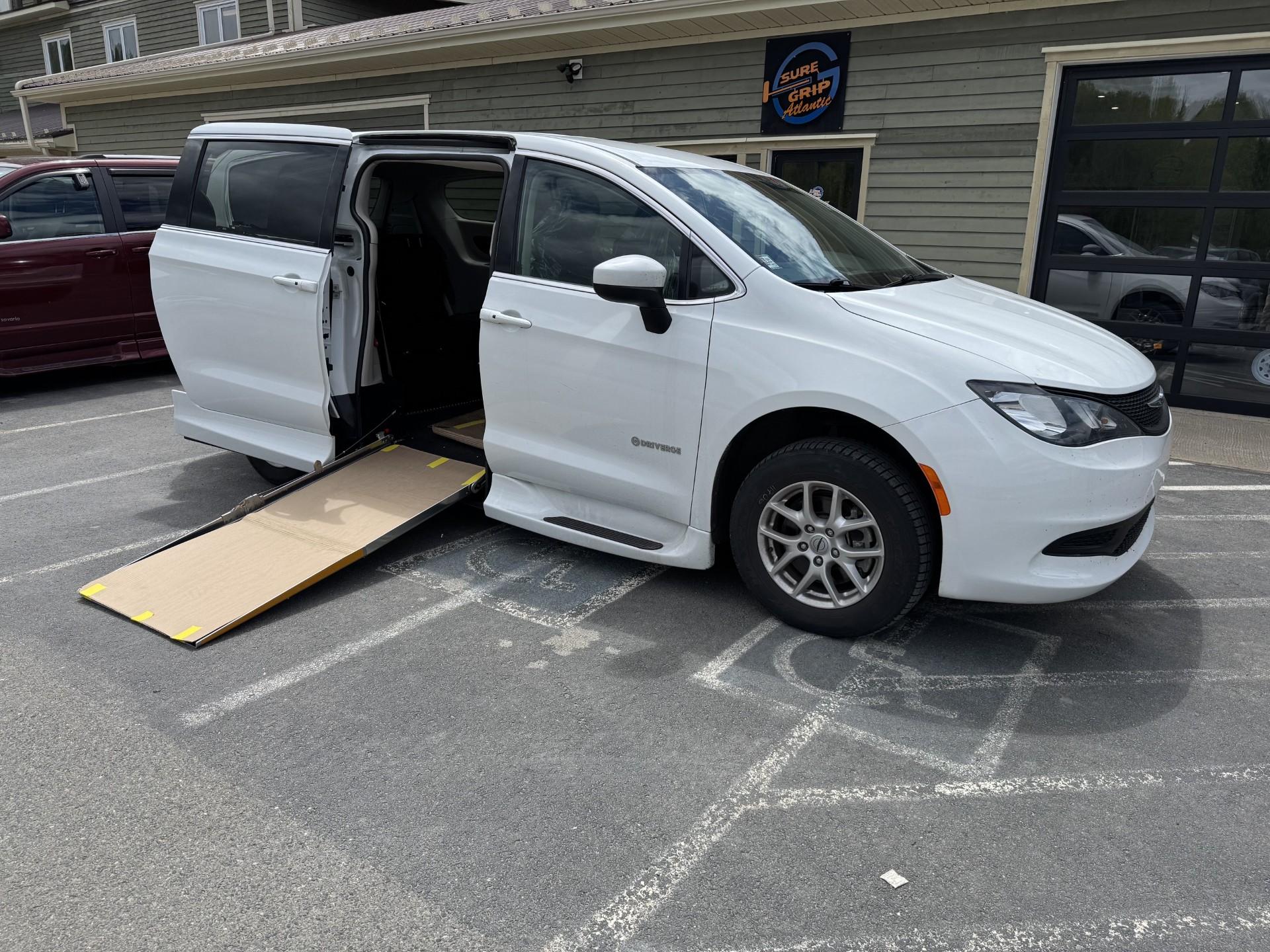 Chrysler Grand Caravan 2023 in Upper Kingsclear, NB
