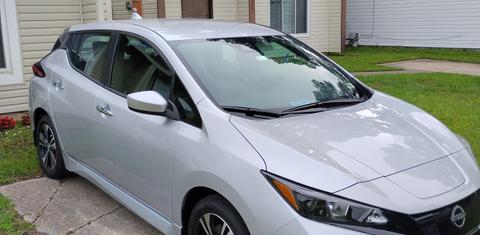 Nissan LEAF 2025