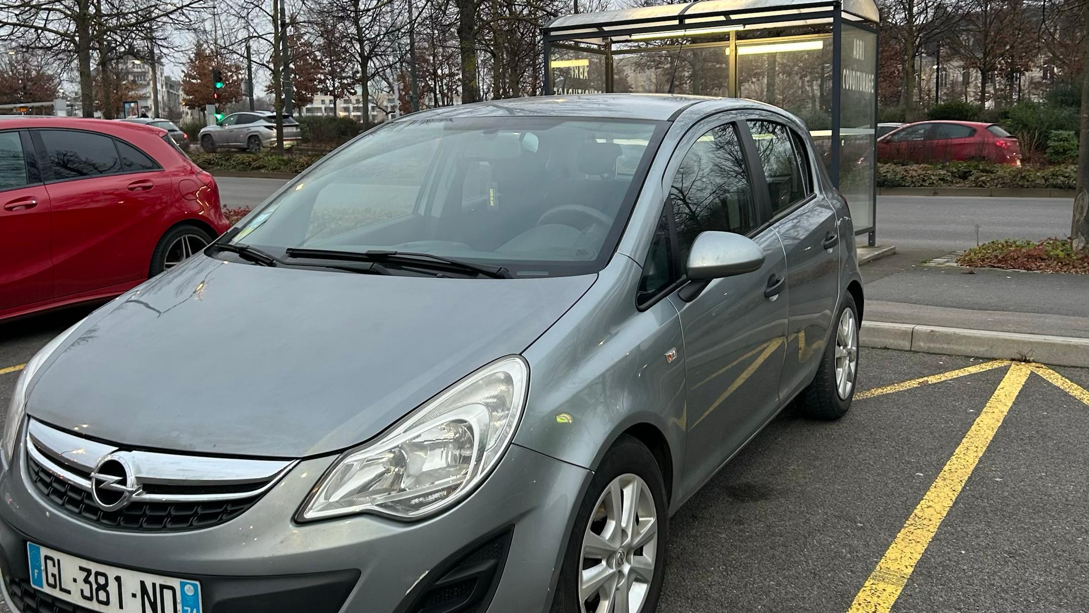 Opel CORSA 2012 à Reims