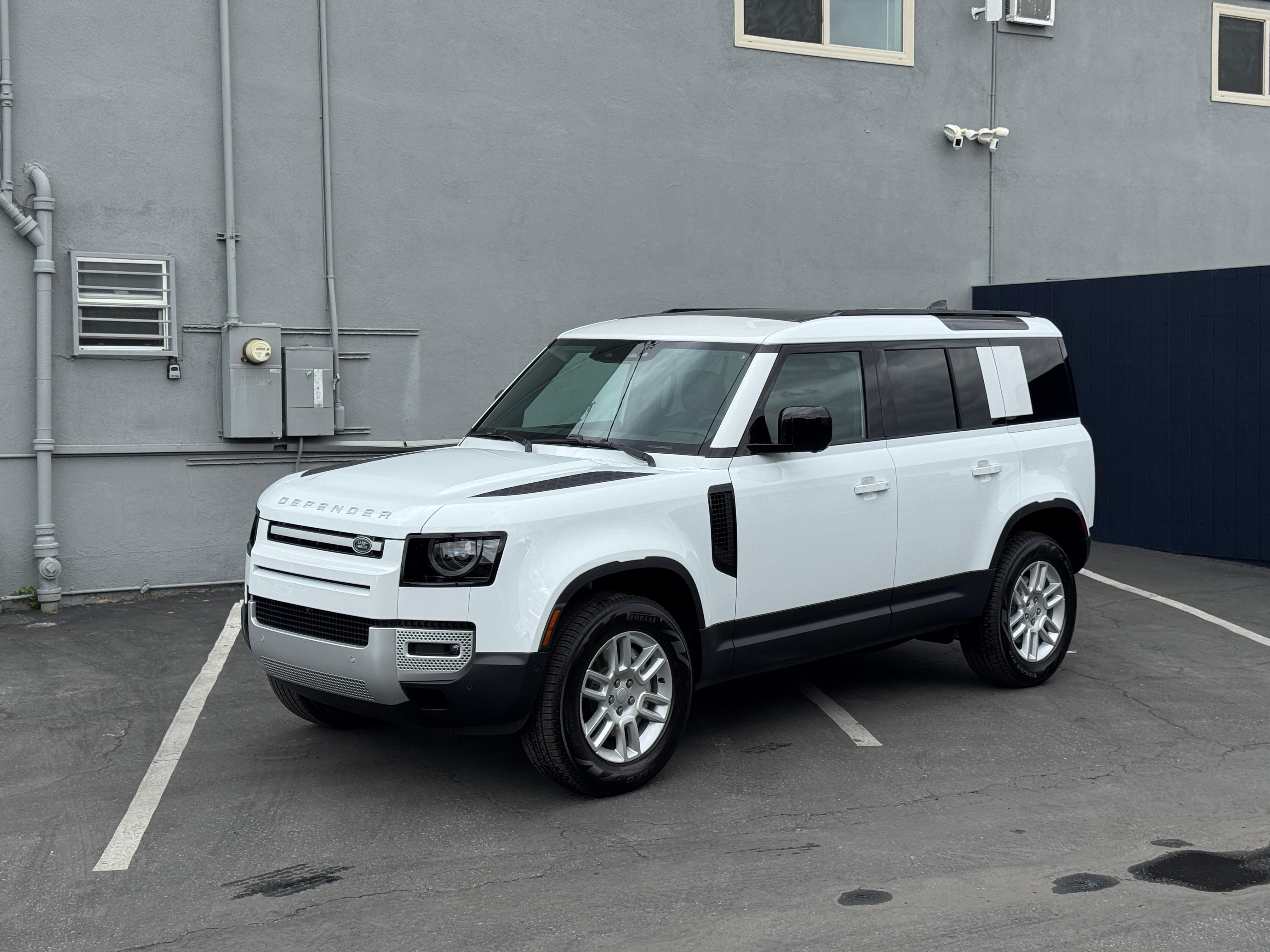 Land Rover Defender 2025 in 