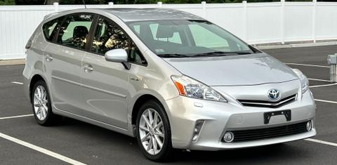 Toyota Prius v 2012