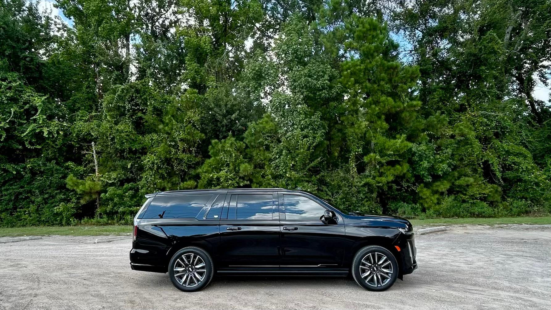 Cadillac Escalade ESV 2023 in 