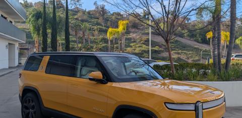 Rivian R1S 2023