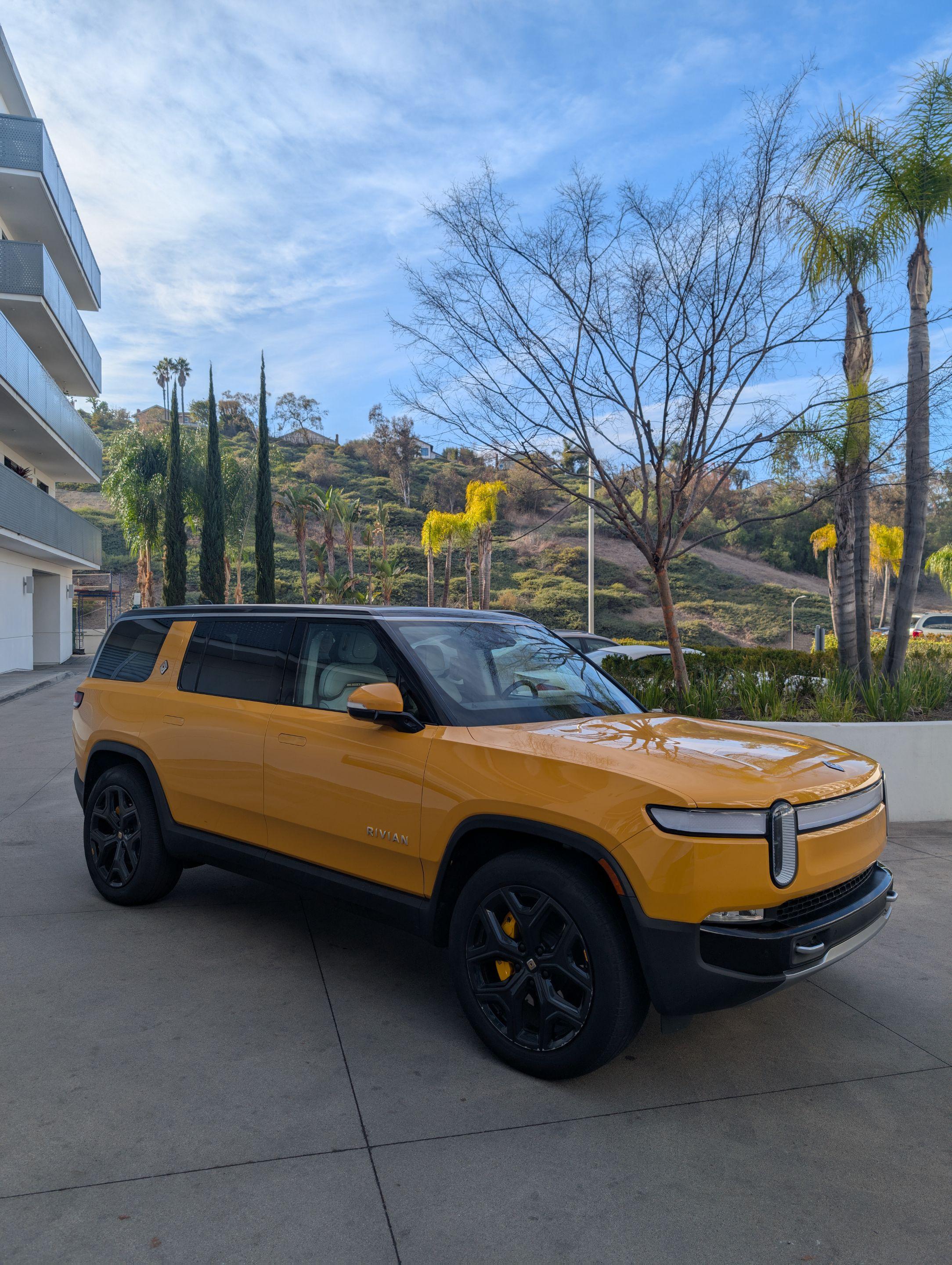Rivian R1S 2023 in Laguna Niguel, CA
