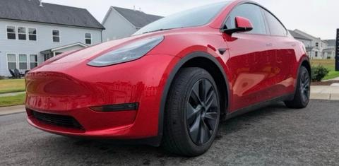 Tesla Model Y 2024