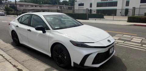 Toyota Camry Hybrid 2026