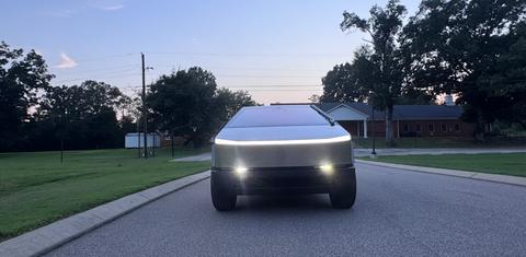Tesla Cybertruck 2026