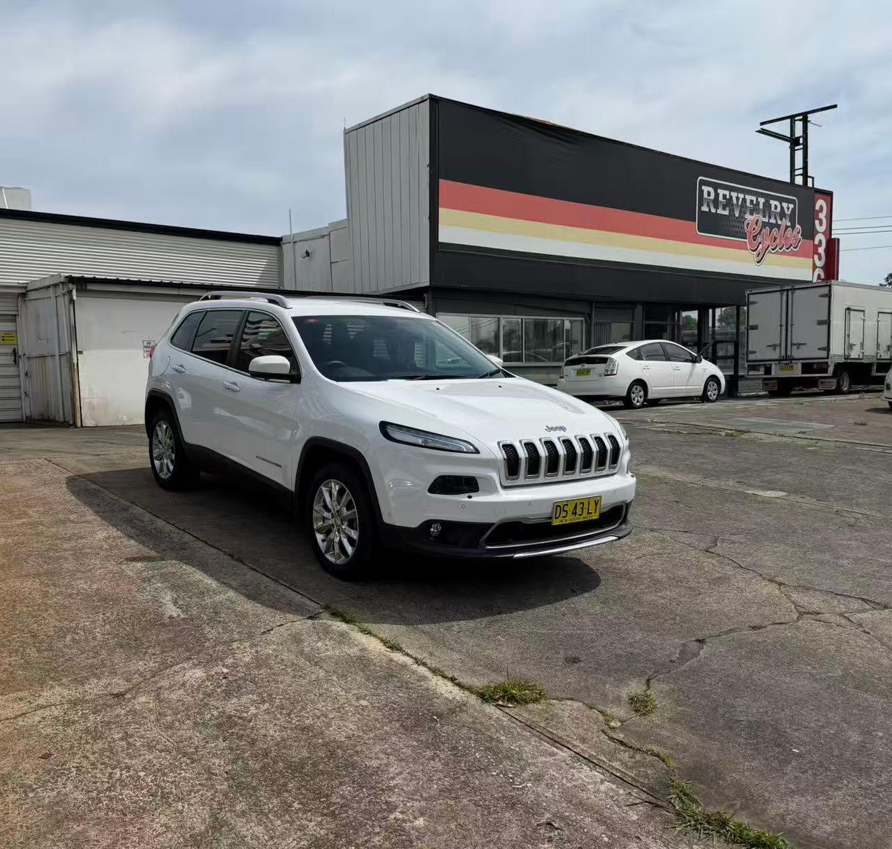 Jeep CHEROKEE 2015 in Burwood