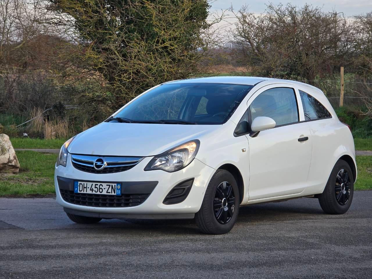 Opel CORSA 2014 à Rang-du-fliers